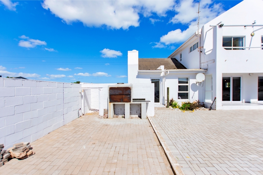 4 Bedroom Property for Sale in Britannia Bay Western Cape